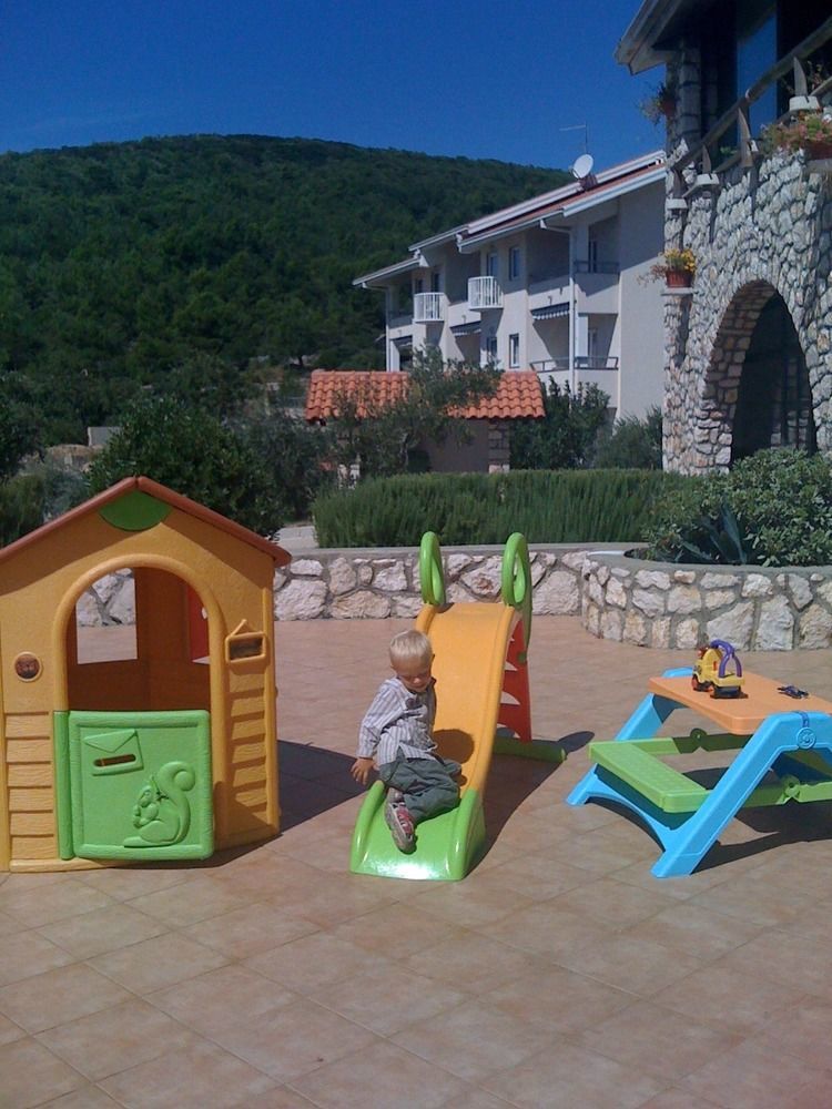 Hotel Zlatni Lav Martinšćica Екстериор снимка
